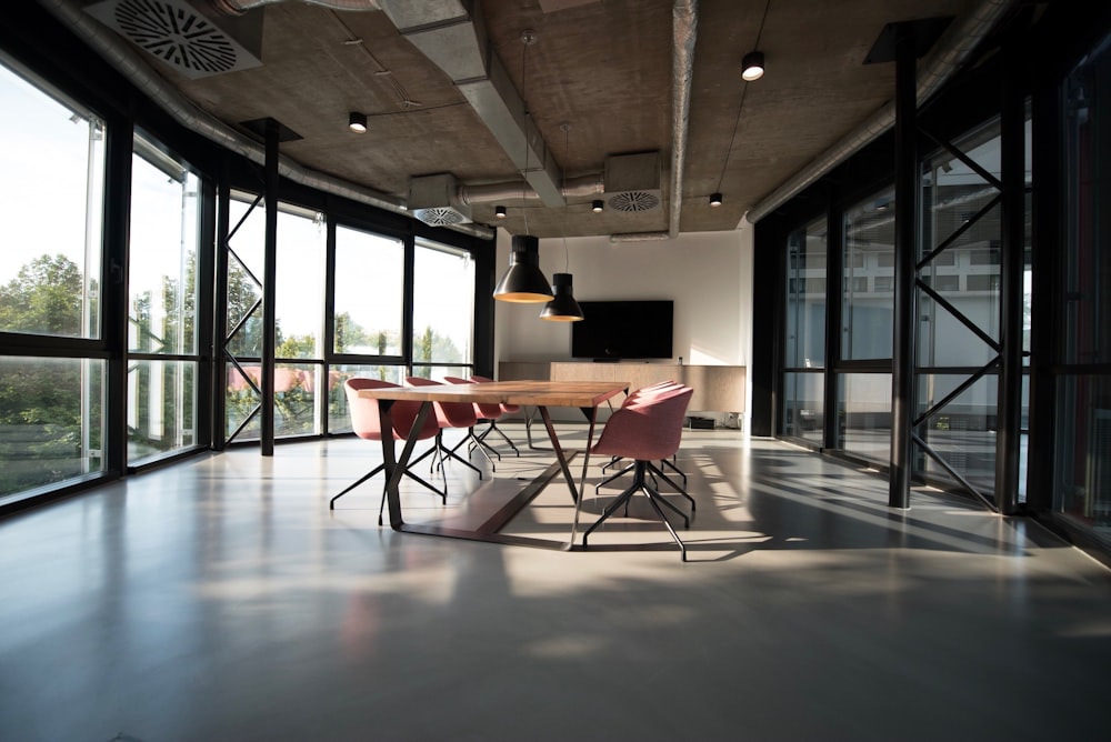 Modernes, sauberes Büro nach professioneller Reinigung durch E&A Gebäudereinigung